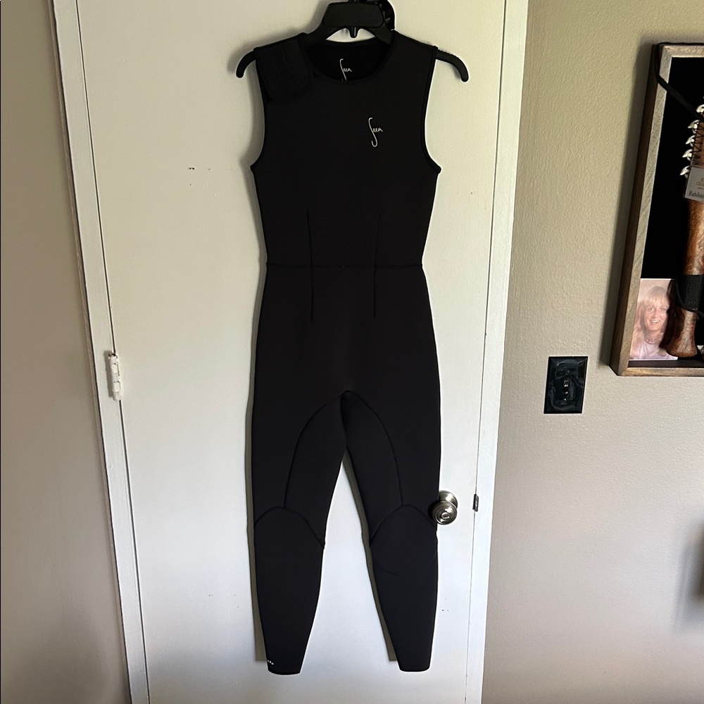 Seea Black Sleeveless wetsuit